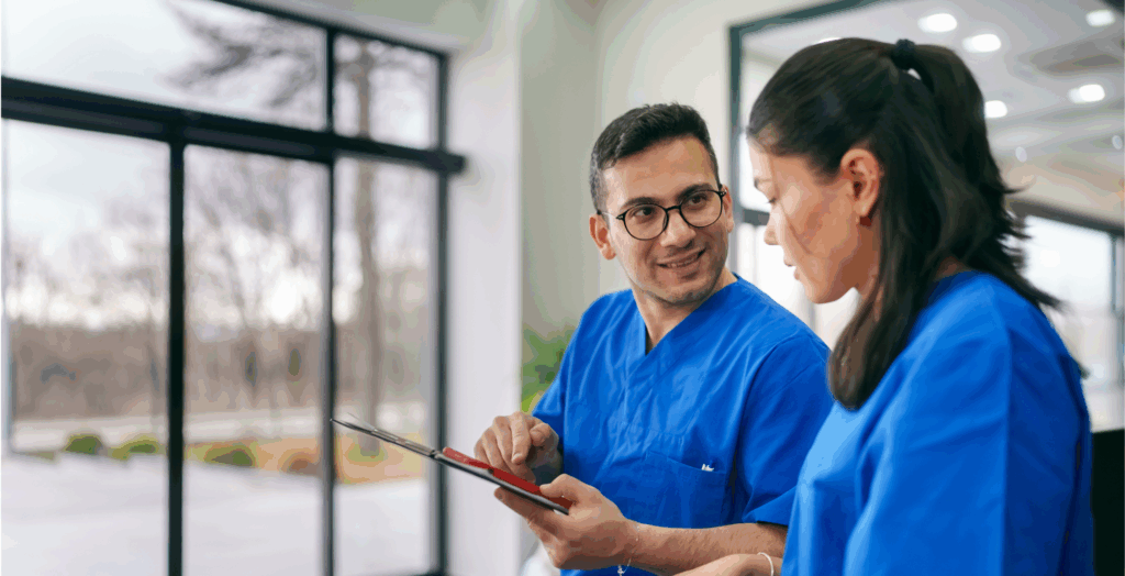 Two DSO technicians having a comversation over a tablet